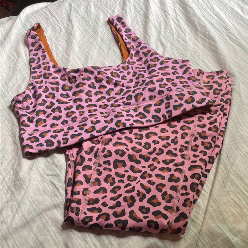 Fabletics Cheetah Matching Sports Bra/ 7/8 Bottoms Intimates Set 
Worn once